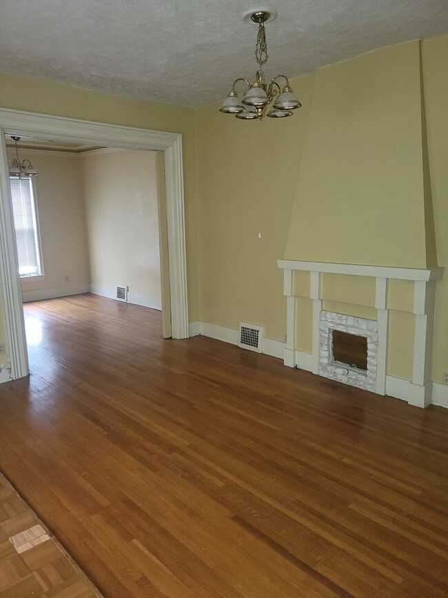 Dining Room - 309 E Locust St Apartments