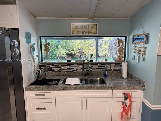 Photo - 212 Orchid St