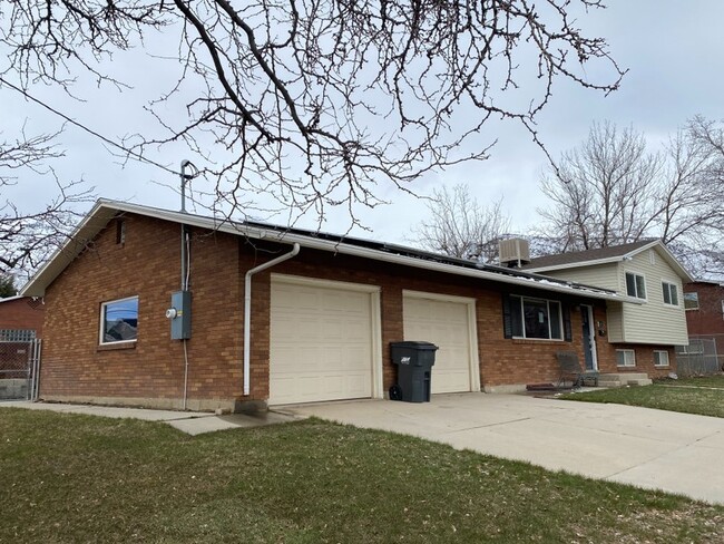 Building Photo - 411 E 100 S