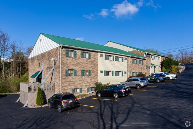 The Colonial Manor Apartments - The Colonial Manor Apartments