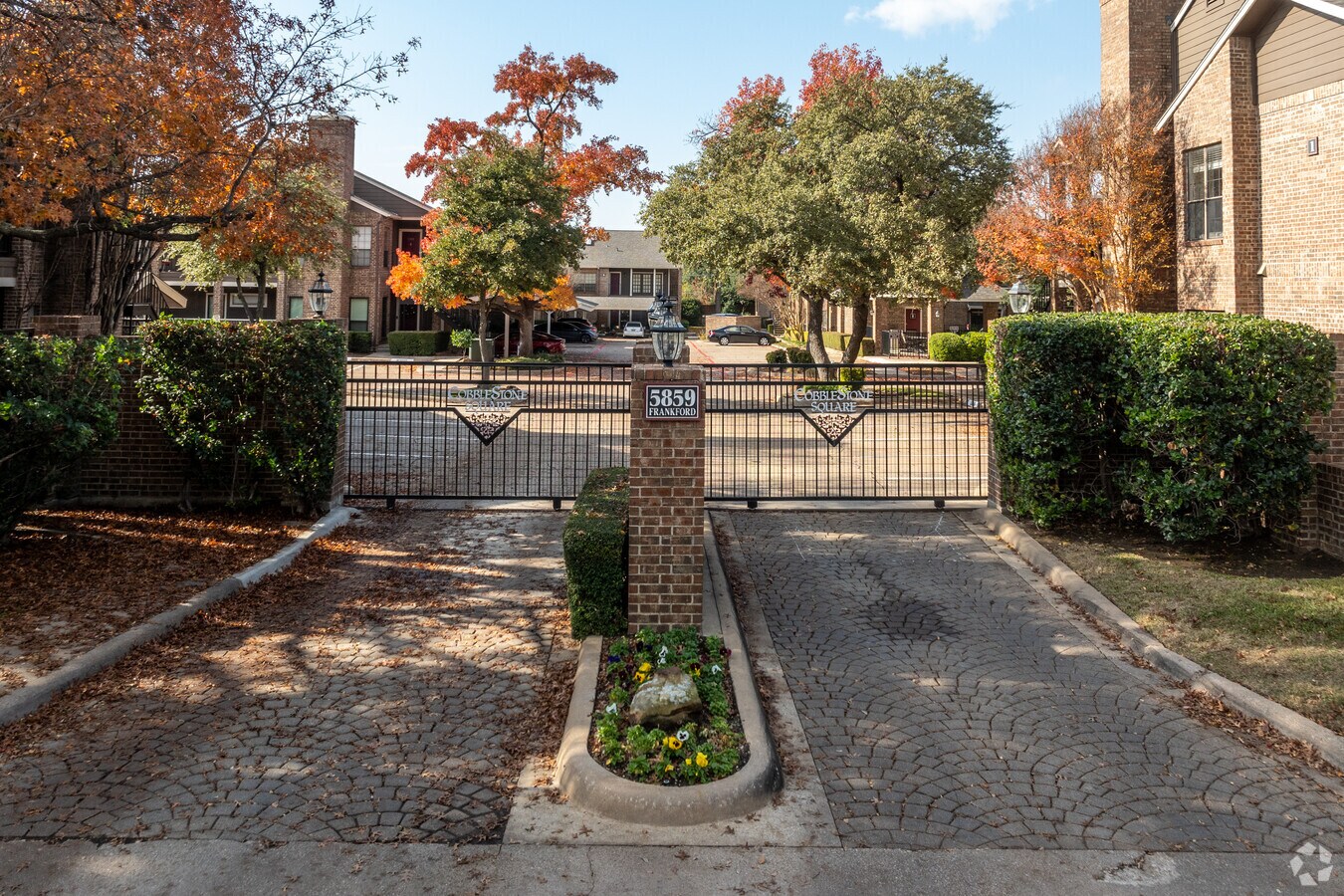 Entrance - Cobblestone Square