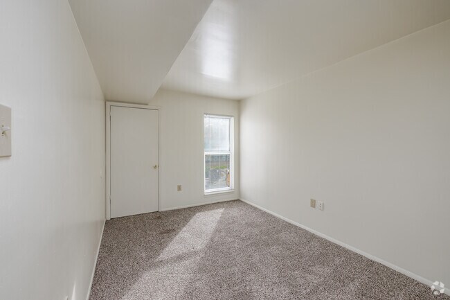 1BR, 1BA - 550SF - Bedroom