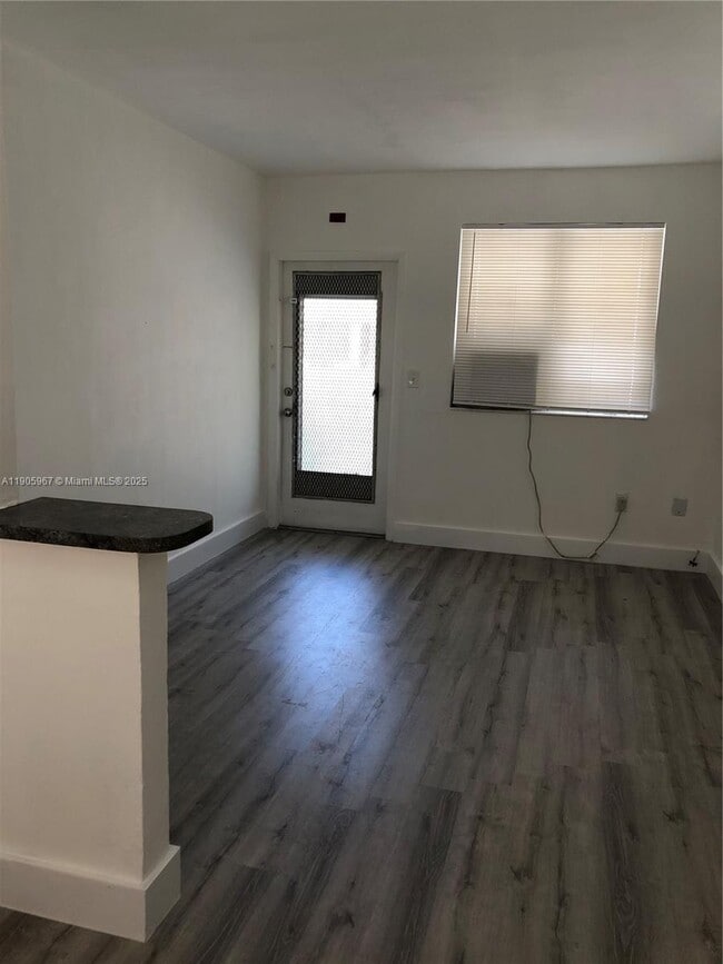 Photo - 380 SW 4th St Unit 1