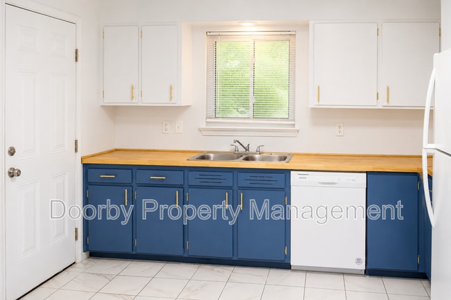 Photo - 2027 Lee St