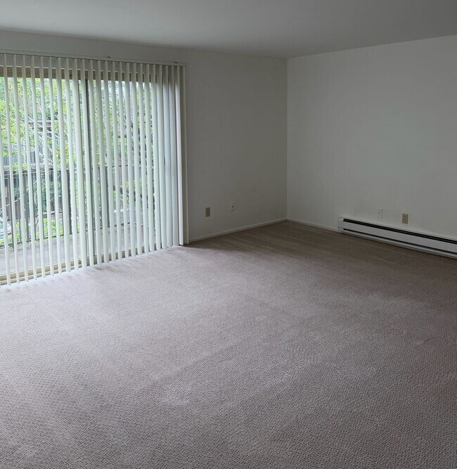 Photo - 1 Bed / 1 Bath Houghton condo in Kirkland $1,795/month Unit 325