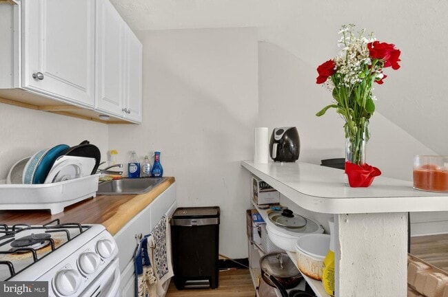 Building Photo - 916 Pine St Unit 4F