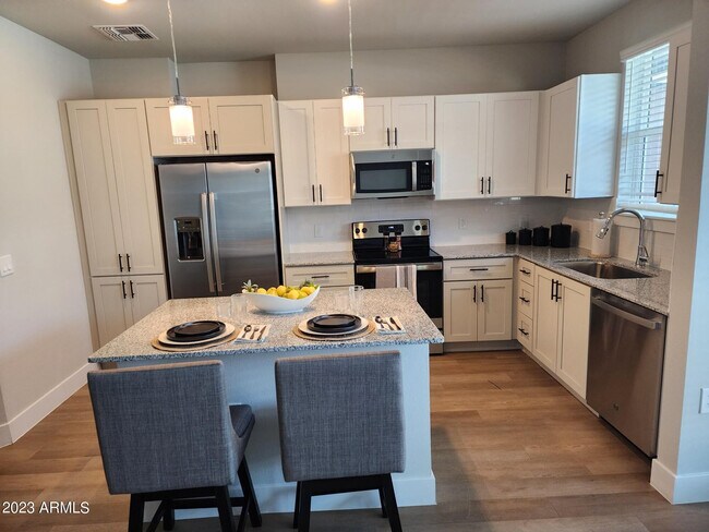 15510 N La Cometa Ave Unidad A4