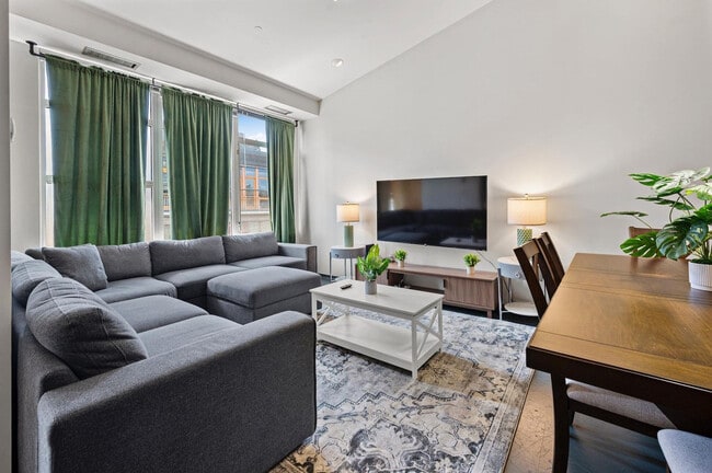 Photo - 160 E Berkeley St Unidad ID1343269P