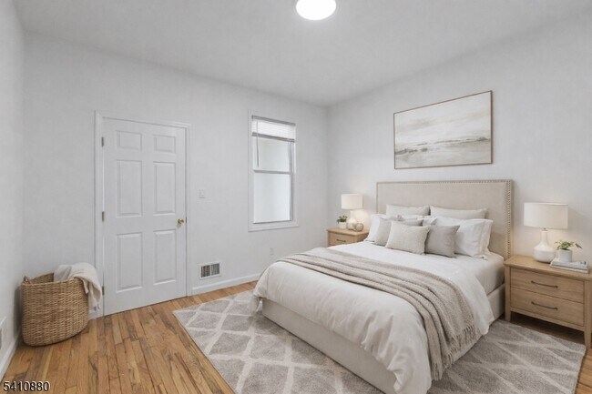 Photo - 552 Franklin St Unit 1