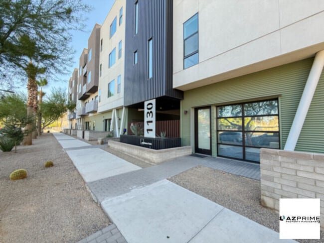 Building Photo - Stylish 1/1 Downtown Phoenix Condo!