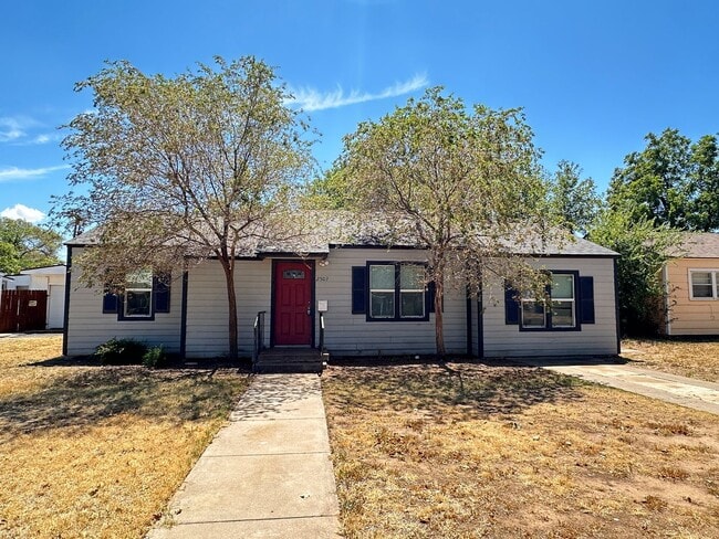 Building Photo - Cute 3/2 Central Lubbock close to University Rental