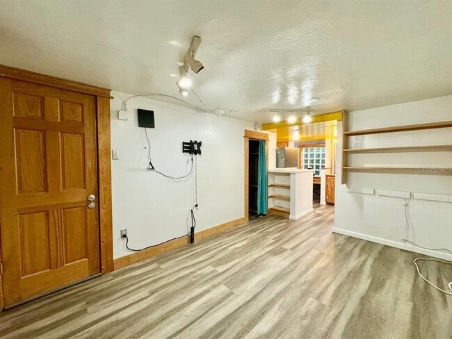 Photo - 6601 N Navin Ave