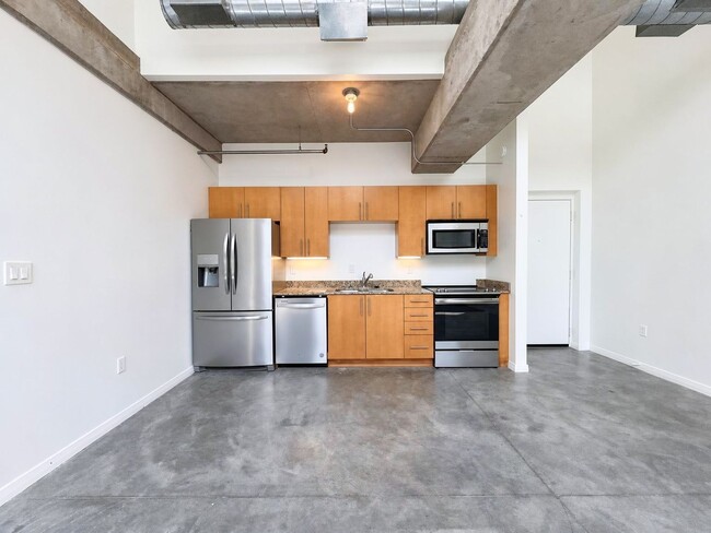 Building Photo - Modern Condo in The Cedars, Dallas with Private Patio | Available for Lease! Unit 103