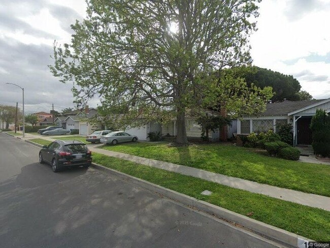 Photo - 12040 Alberta Dr House
