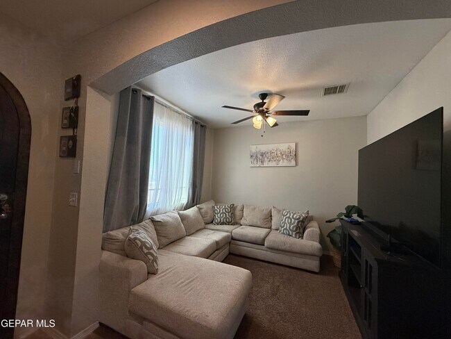 Photo - 13049 Aerodrome Ave