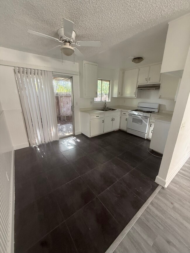 Photo - Corona Apts- 19542 Unit A