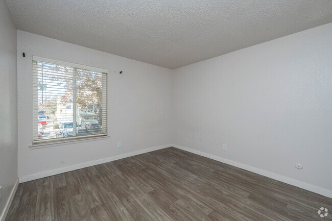 2BR, 2BA - 978SF - Second Bedroom