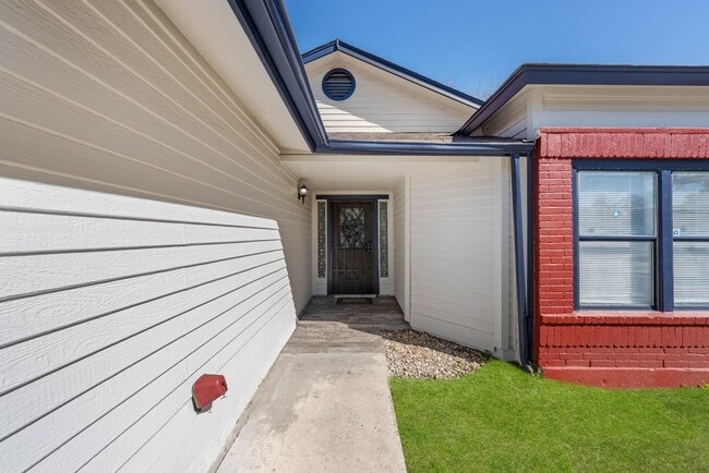 Photo - 7919 Wayside Trail