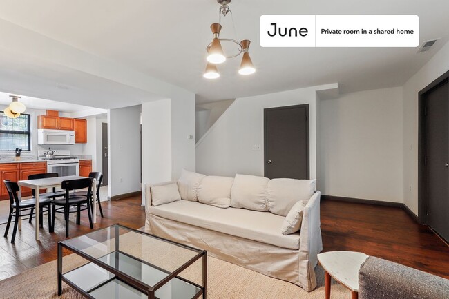 Room in Shared 5 bed/2 bath home in Logan Circle