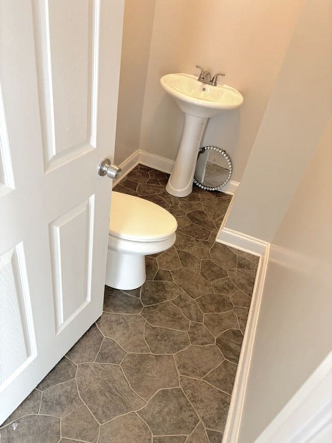 Photo - Nice 3 Bedroom, 1 Bathroom Home – Available Now