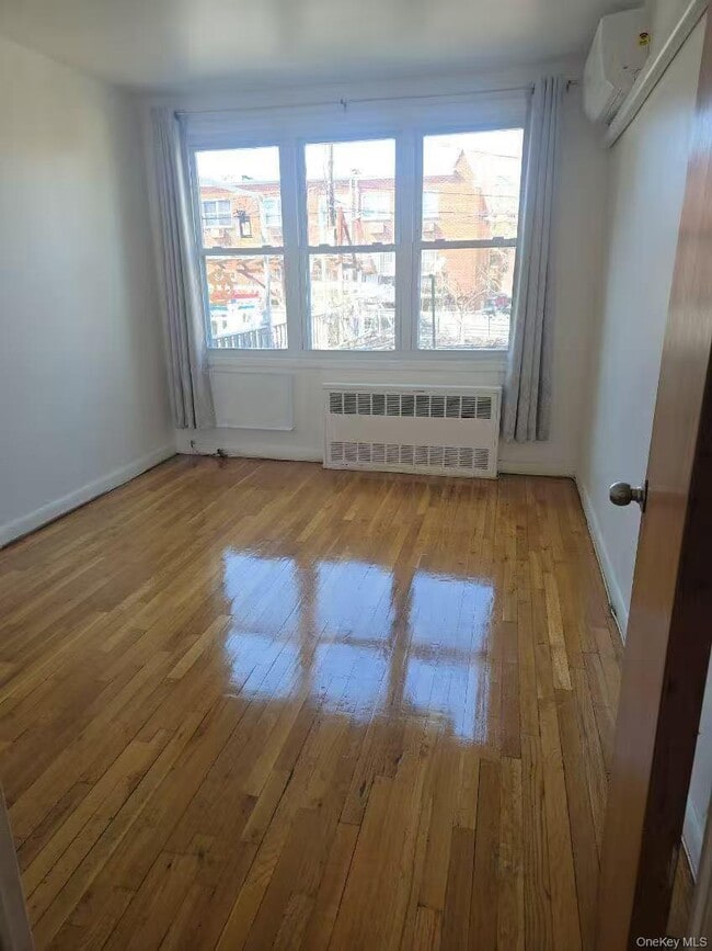 Photo - 147-31 Barclay Ave
