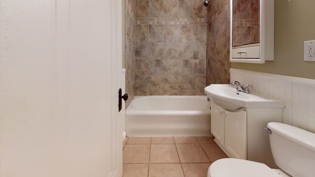 Photo - Affordable 5 Bedroom House - Close to U of...