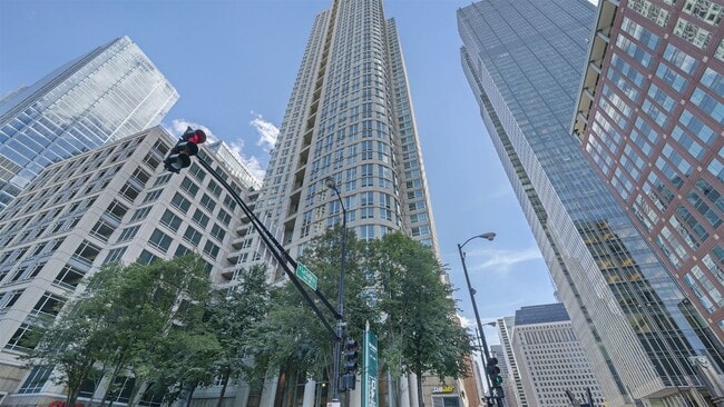Building Photo - 345 N La Salle Dr Unit 3404