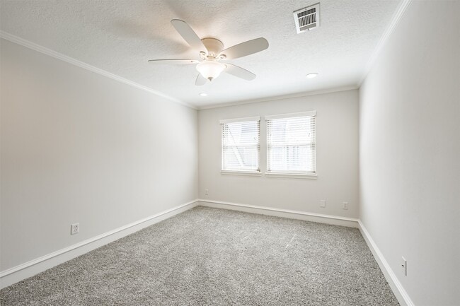 Photo - 207 Victoria Way