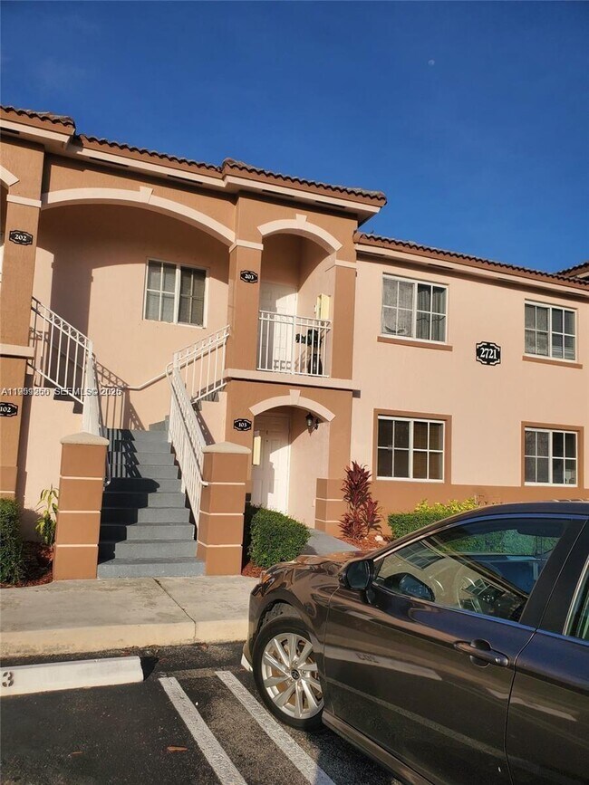 Building Photo - 2721 SE 12th Pl Unit 103