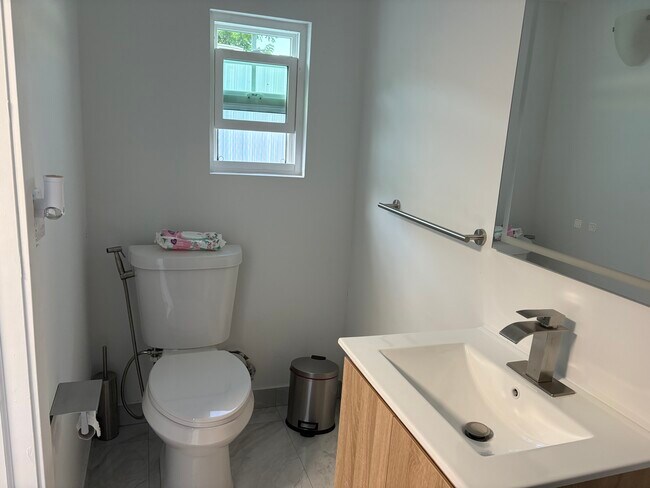 Photo - 742 SW 10th St Unit Aparment new