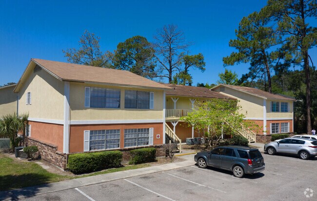 Building - Alux on University