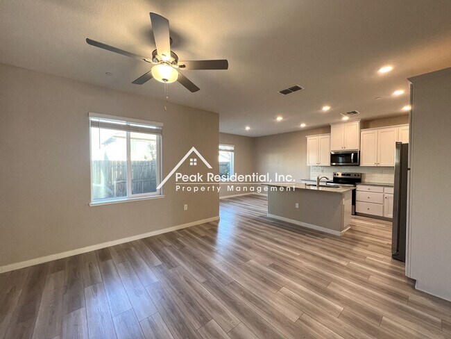 Photo - Updated Lincoln 4bd/2.5ba House With 2 Car Garage!