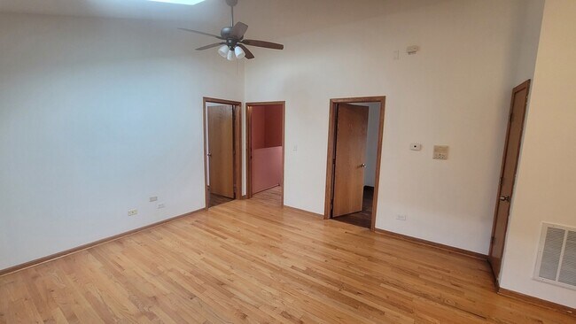 Photo - 2977 N Lawndale Ave Unidad 3