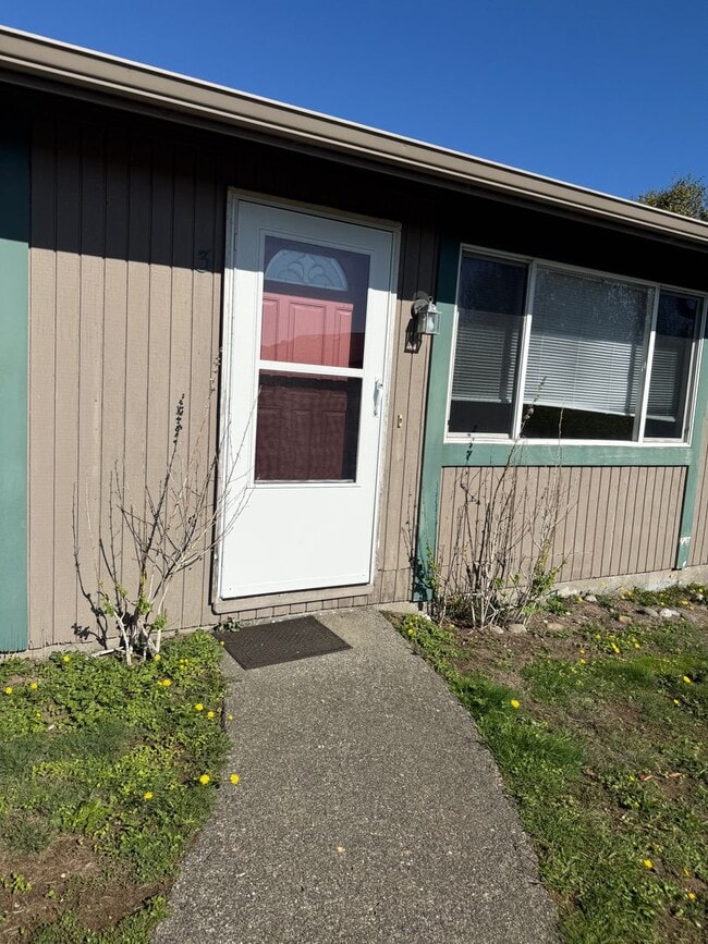 Building Photo - 700 1th SW 1-3 Unit #3-A 521-AA