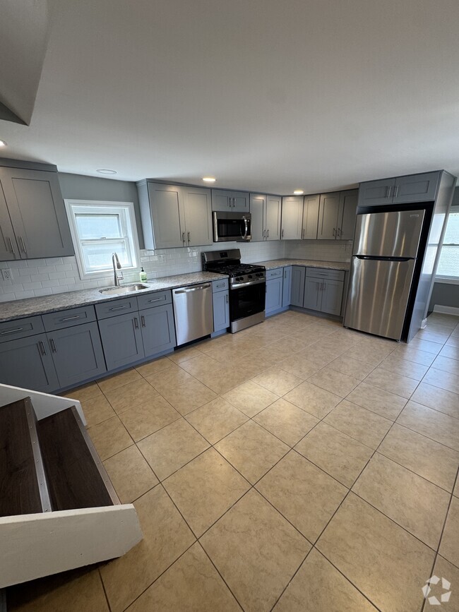 Building Photo - 67 Canal St Rental