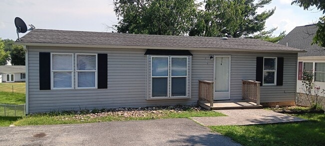 Christiansburg, 3 BR / 2 BA, Available Now - Christiansburg, 3 BR / 2 BA, Available Now House