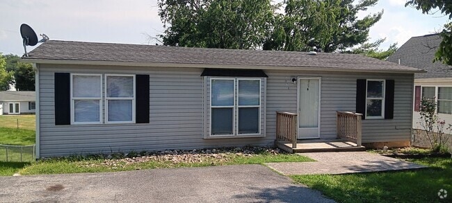 Building Photo - Christiansburg, 3 BR / 2 BA, Available Now Rental