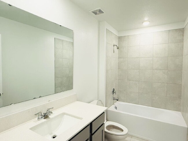 Photo - 644 Reggie Rd