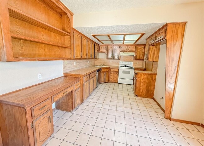 Photo - 2205 Shamrock Dr