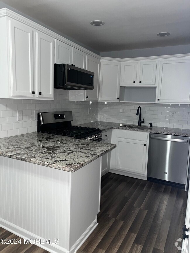 Building Photo - 186 Ocean Ave Rental