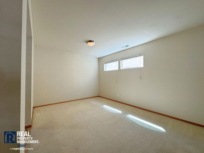 Photo - 5614 Acclamation St E