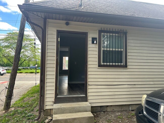 Photo - 1324-26 E. Main St. Unit 1326