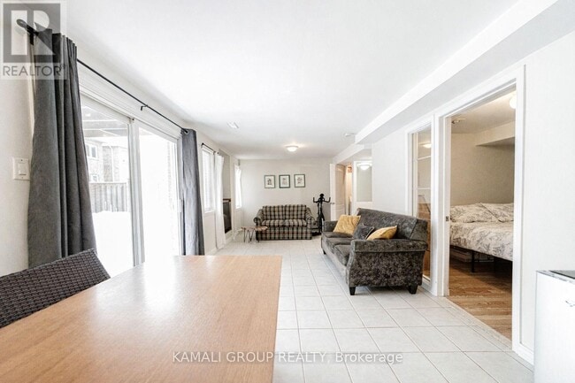 Photo - 149 Silver Maple Rd