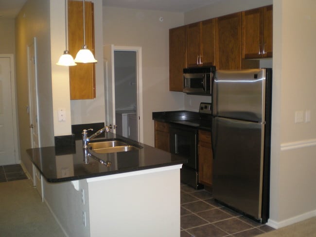 Building Photo - 12913 Tradd St Unit 2B