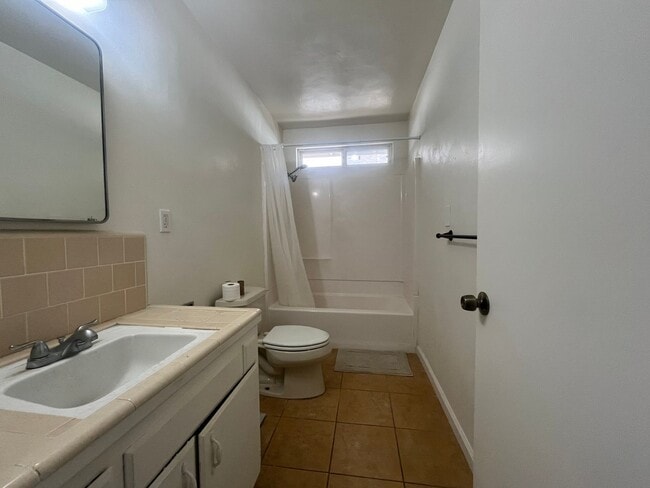 Photo - Charming 3 Bed 1 Bath Home in Downtown Teh...