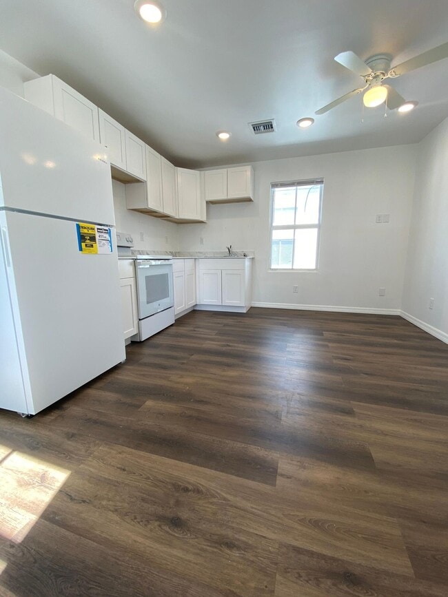 Photo - 641 6th St