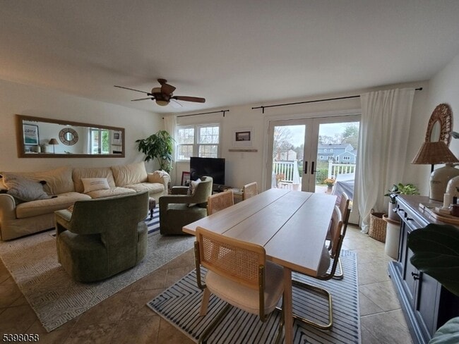 Photo - 87 E Main St Unidad 87B