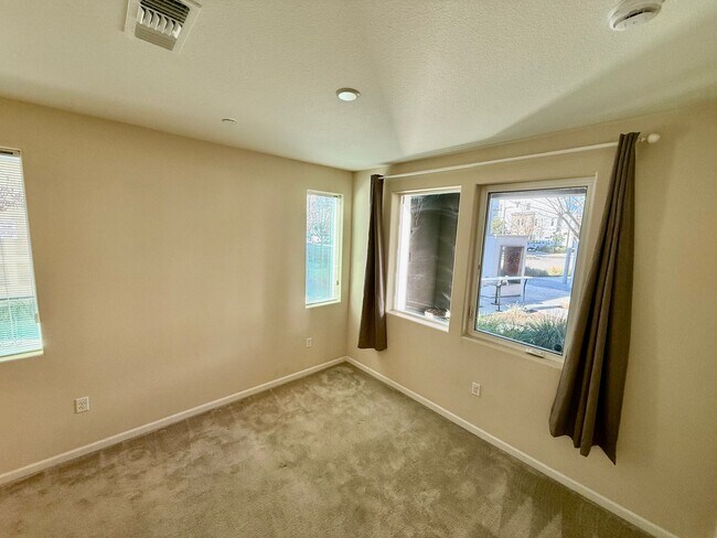 Photo - 4BD/3.5B Home in Dublin's Boulevard Community, a Stone's Throw Away From Persimmon and Hacienda!