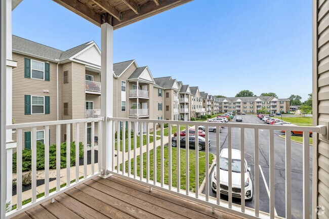 2BR, 1BA - 825SF - Balcony
