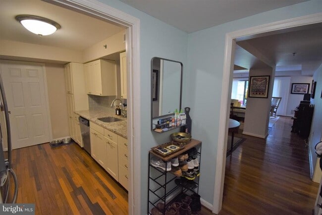 Photo - 610 N West St Unit 308